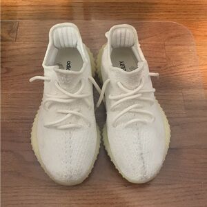Yeezy adidas boost v2 men size 5 preowned, this converts to women’s size 6.5